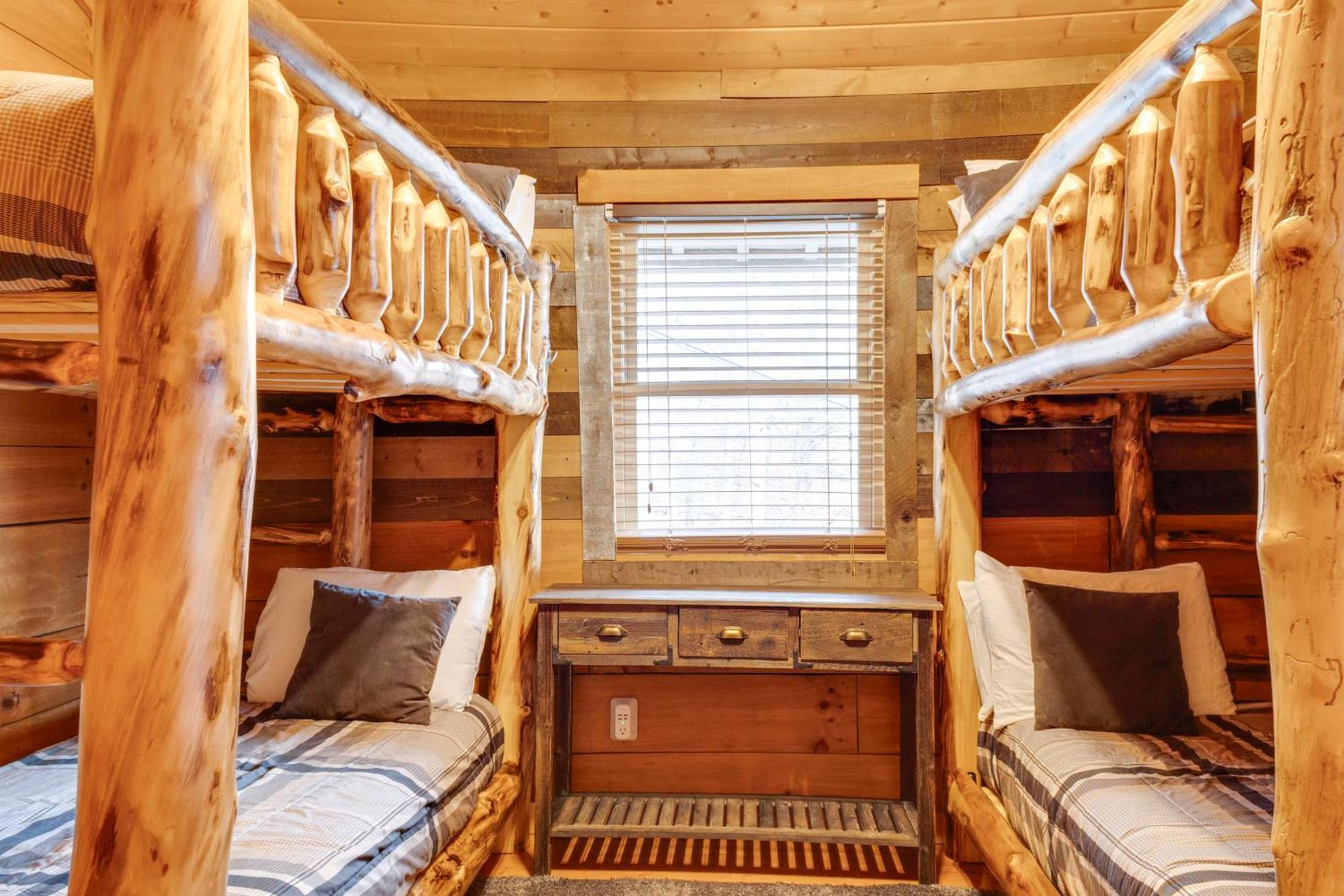 Spacious Gatlinburg Cabin With Hot Tub And Game Room! Dış mekan fotoğraf
